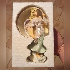 House of Lloyd Angel Figurine Christmas Around The World "Reminisce" 1997